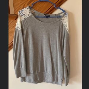 Valerie Bertinelli top with shoulder detail. Size medium.